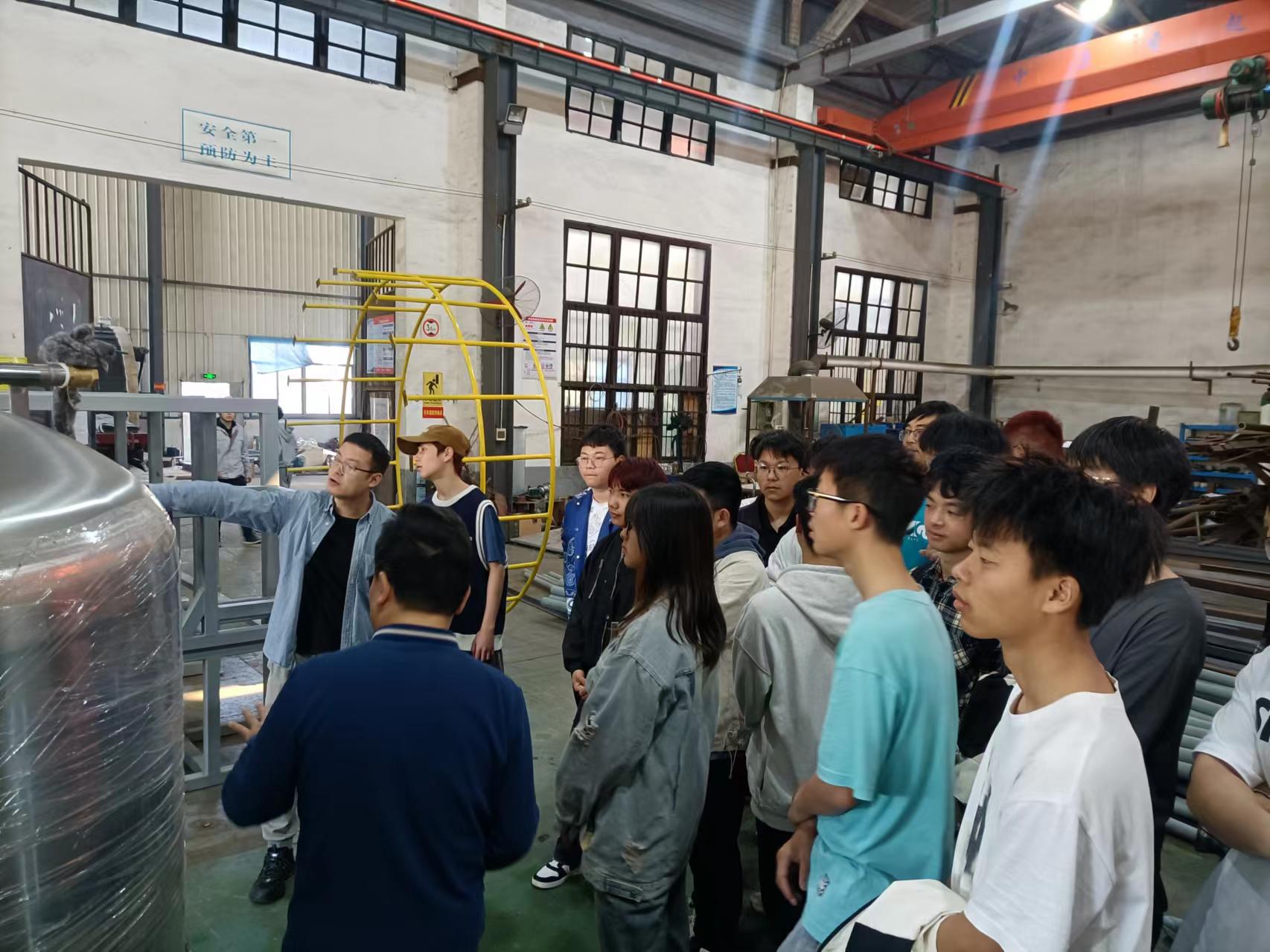 湖南工程学院近200名学生来MK体育认知实习